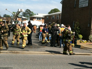 Illustration for article titled F-18 Crashes into Apartment Building and Explodes (Update: No Deaths)